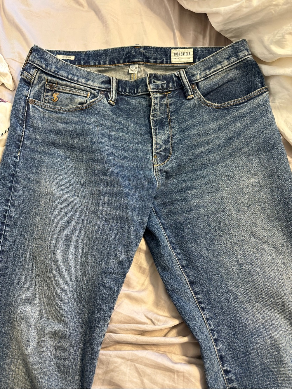 Todd Snyder Men’s Straight Fit Jeans in Medium Blue. 32 x 30